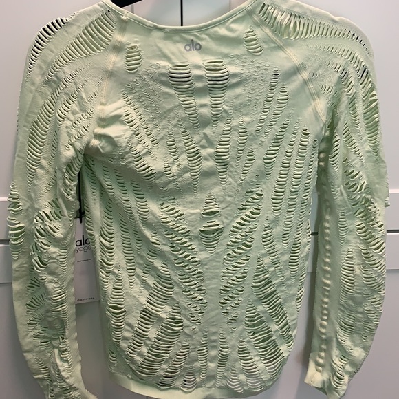 Alo Yoga top super cute - Picture 6 of 6